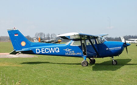 Tập_tin:Cessna_172_Skyhawk_(D-ECWQ)_01.jpg