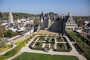 Château de Langeais et jardins.jpg