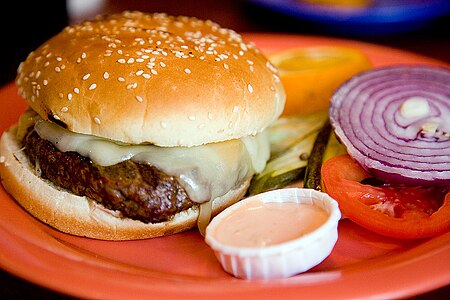 Tập_tin:Cheese_Lover's_Burger_at_Barney's_Gourmet_Hamburgers.jpg