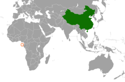 Mapa označující umístění Číny a Svatého Tomáše a Princova ostrova