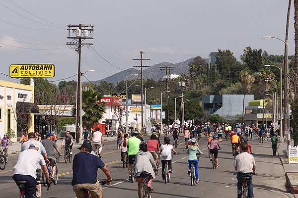 Looking eastward during CicLAvia, March 2015