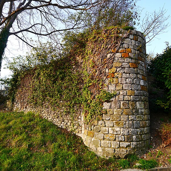 File:City Walls, Provins - Lone Tower, Ruelle des Morts.jpg