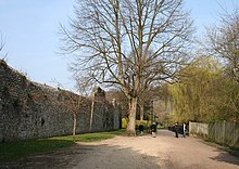 Tembok kota, Winchester - geograph.org.inggris - 1221305.jpg