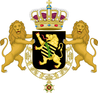 Armoiries de la Maison royale belge, augmentées avec le grand Collier héraldique. Version approuvée par le roi Philippe, daté le 19 juillet 2019.
