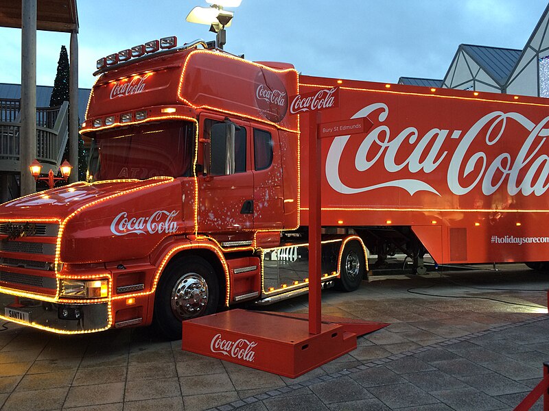 File:Coca Cola Lorry All Lit Up (23658692015).jpg