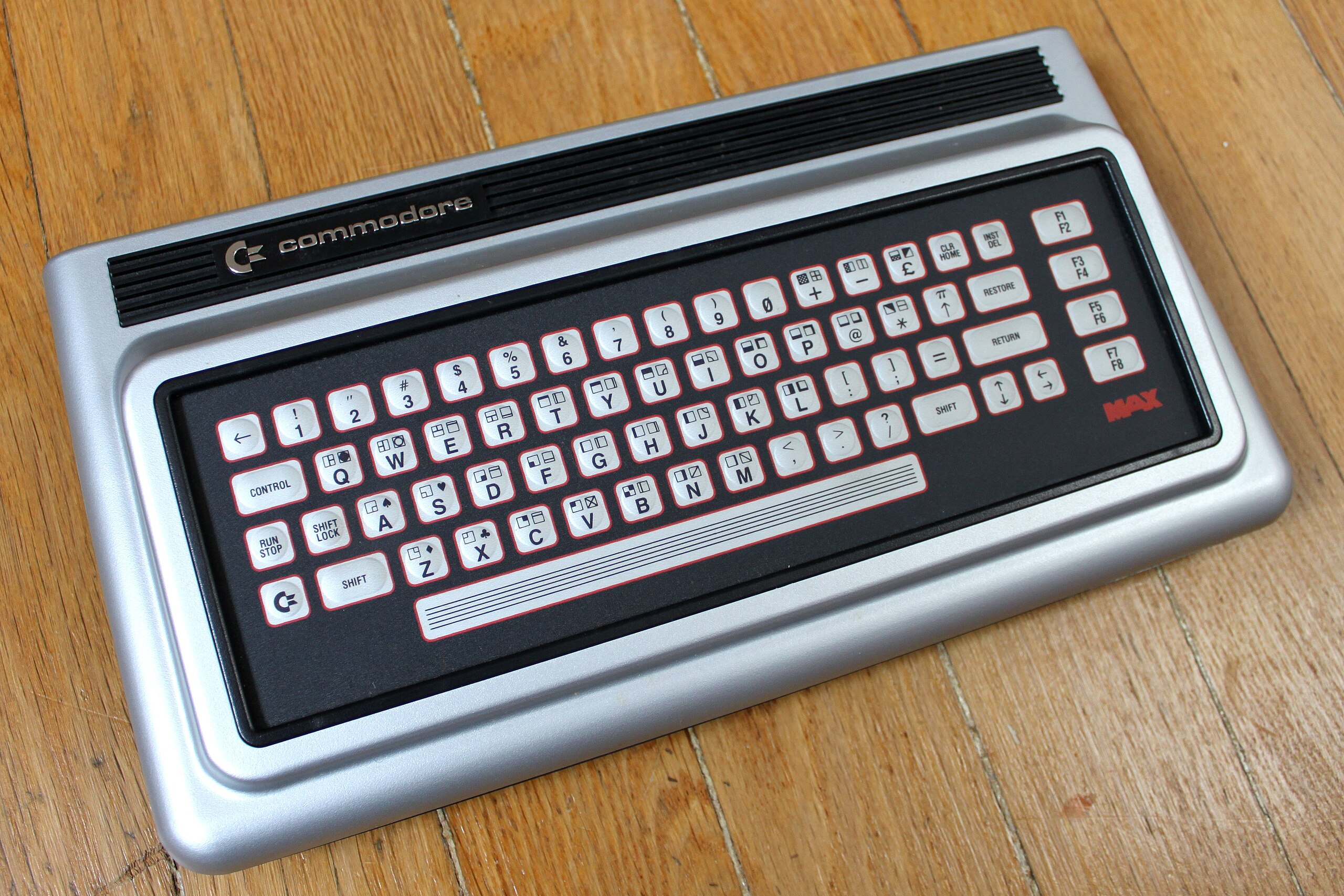 File:Commodore Max Machine.jpg - Wikimedia Commons