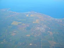 Aerial view of the Copper Triangle, South Australia, looking roughly west. Kadina is in the centre (inland), Wallaroo and Moonta on the coast (right and left, respectively) Copper-Triangle-aerial-view-1219.jpg