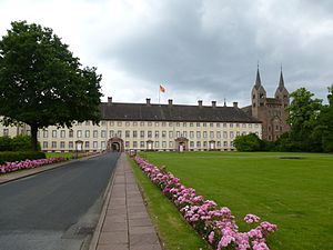 Corvey-anlegg fra gatehouse.jpg