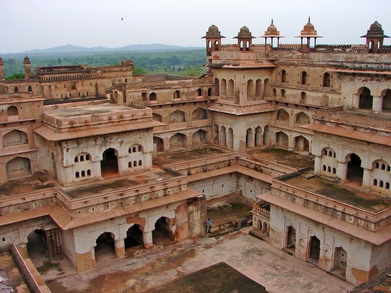 File:Courtyard inside Raj Mahal.jpg