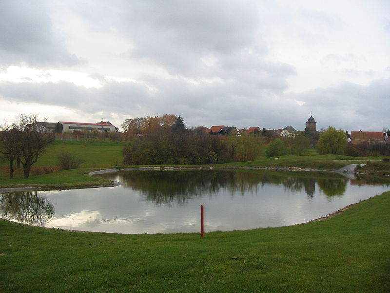 File:Dackenheim Golfplatz.JPG