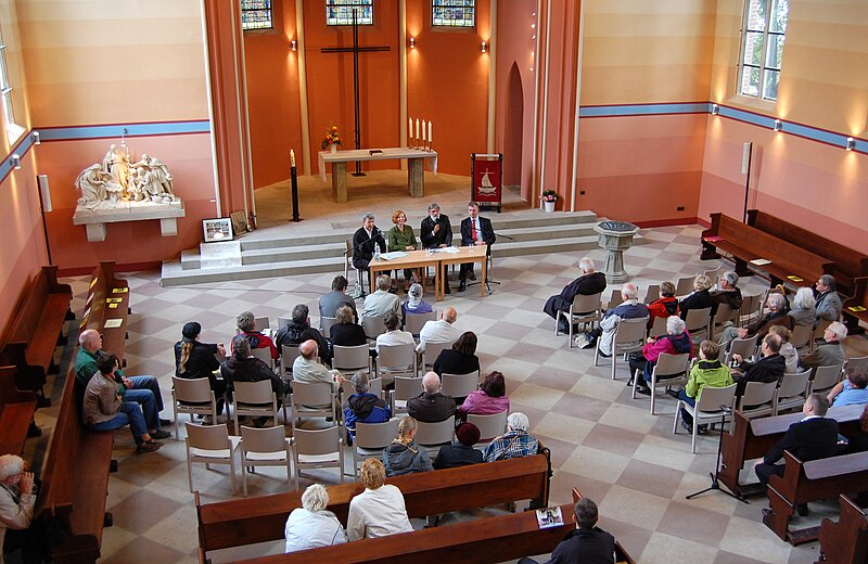 File:Diskussionsveranstaltung im Rahmen der Eröffnung des Lapidariums.jpg