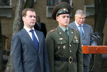 Tập_tin:Dmitry_Medvedev_18_August_2008-3.jpg
