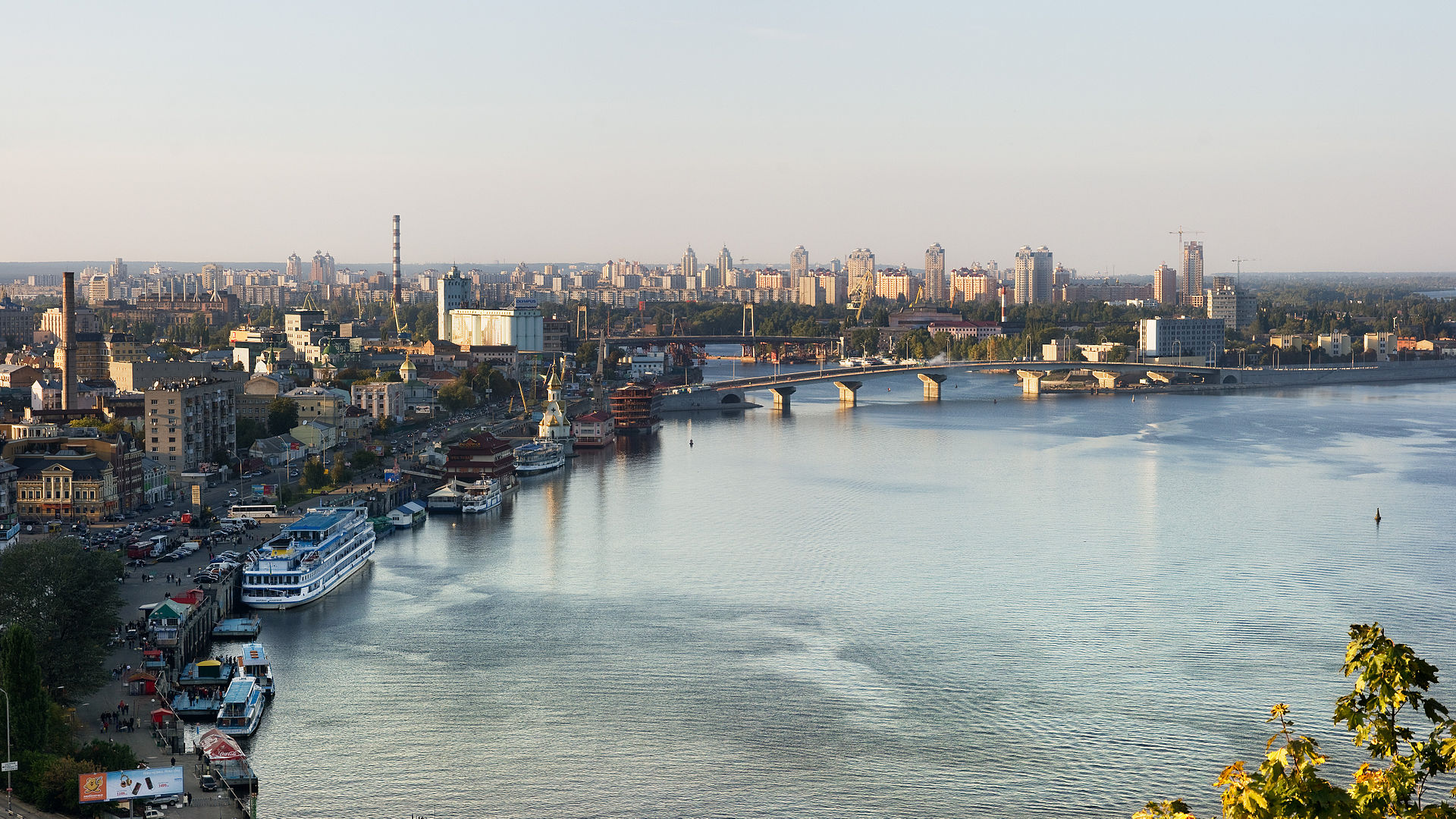 Dniepr river in Kyiv.jpg