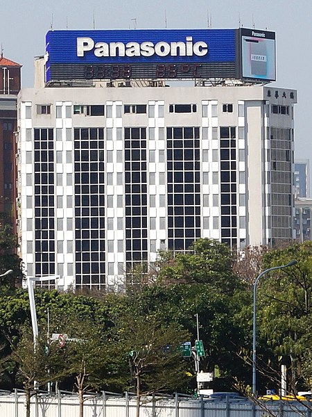 File:Donghua Building view from footbridge 20210206.jpg