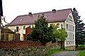 Schmiede mit Seitengebäude (Nr. 49a) und Wohnstallhaus (Nr. 50), dazu die Hofpflasterung
