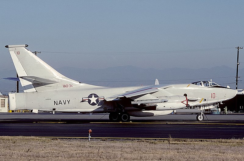 File:Douglas ERA-3B Skywarrior, USA - Navy AN1406597.jpg