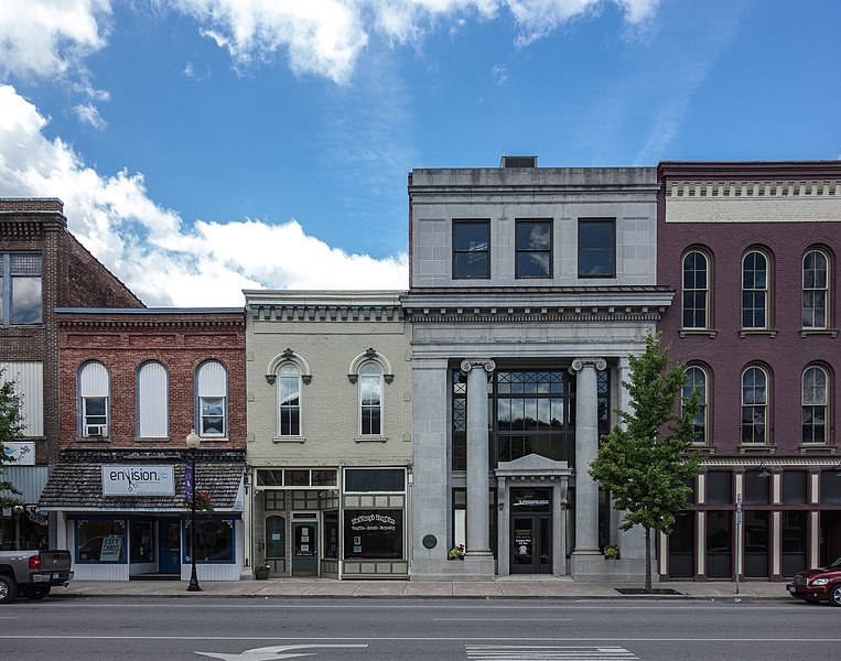 File:Downtown Warsaw (NY) Historic District in 2013.jpg