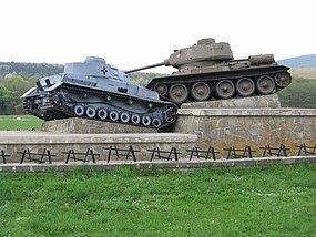 Sovětský tank T-34/85 a německý Pz IV F2