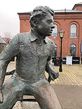 Dylan Thomas statue, Swansea Marina