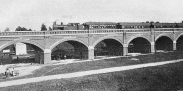 A train crossing the arc bridges in Palermo, Buenos Aires, 1909