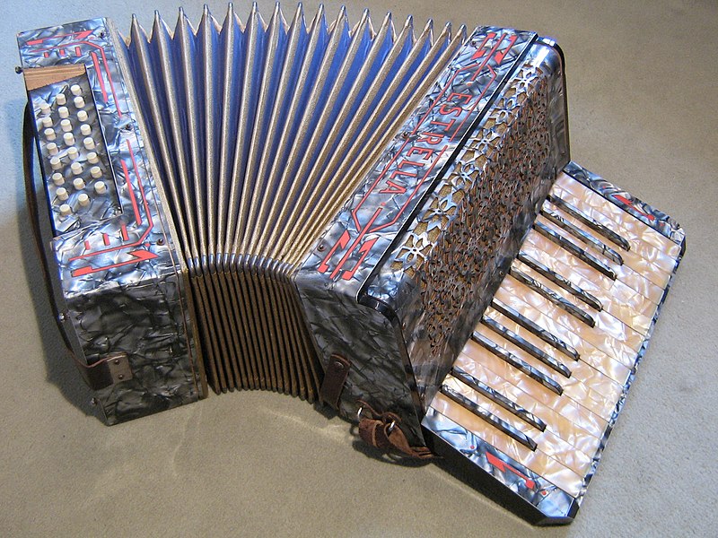 File:Estrella 24-bass accordion.jpg