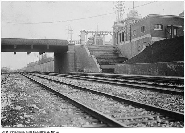 1912 Grand Trunk station at the Dufferin Gates