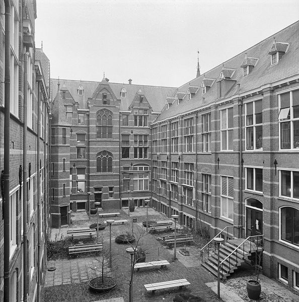 File:Exterieur OVERZICHT BINNENPLAATS - Leiden - 20315189 - RCE.jpg