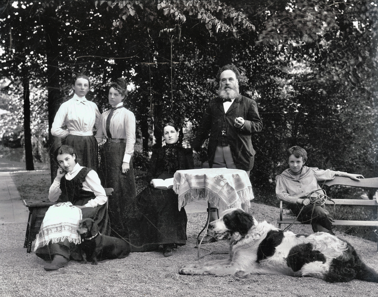 Datei:Fanck family ca 1898.png
