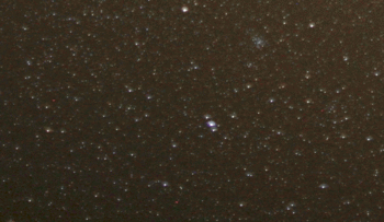 Анимация яркого метеора (−4 зв. вел.) со следом из потока Геминид. Снято 9 декабря 2010 года в САО РАН
