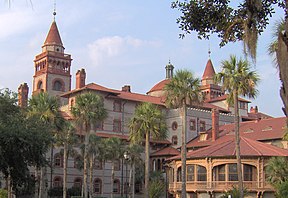 O antigo hotel e agora o Flagler College