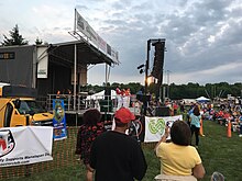 Florence LaRue and the 5th Dimension performing a free outdoor concert in Manalapan, New Jersey in 2018 Florence LaRue and the 5th Dimension performing outdoors 2018.JPG