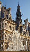 Fuente del Hôtel-de-Ville (norte) Paris 4e.jpg