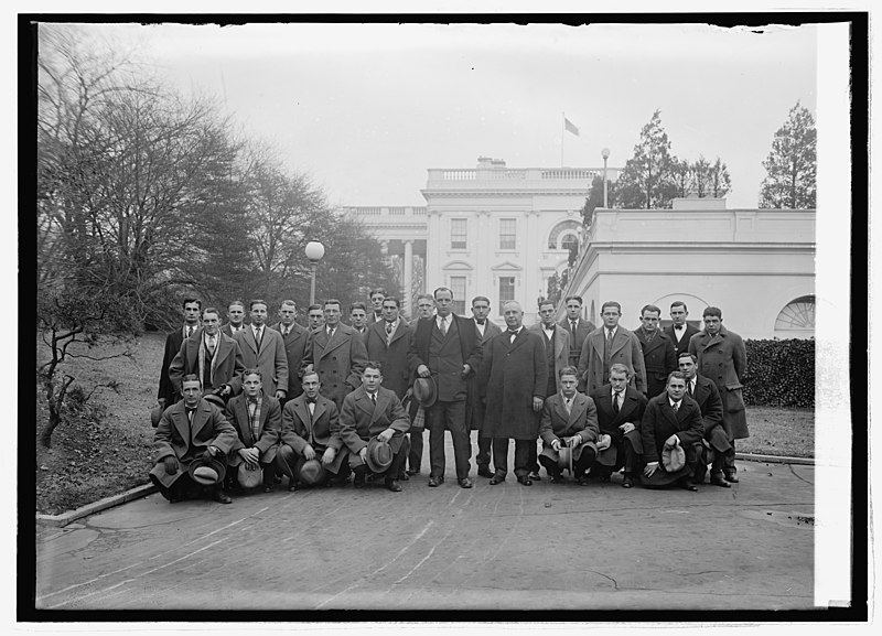 File:Football team of Drake University, Des Moines, Iowa, at W.H. (i.e. White House, Washington, D.C.), 11-29-24 LCCN2016849806.jpg