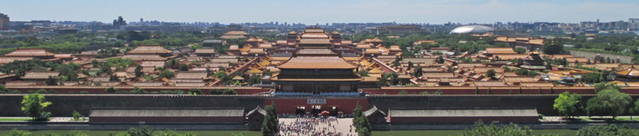 A Cidade Prohibida, en Pequín, foi o palacio imperial chinés desde mediados da dinastía Ming até o fin da dinastía Qing. Actualmente o local é considerado Patrimonio Mundial pola UNESCO.[54]
