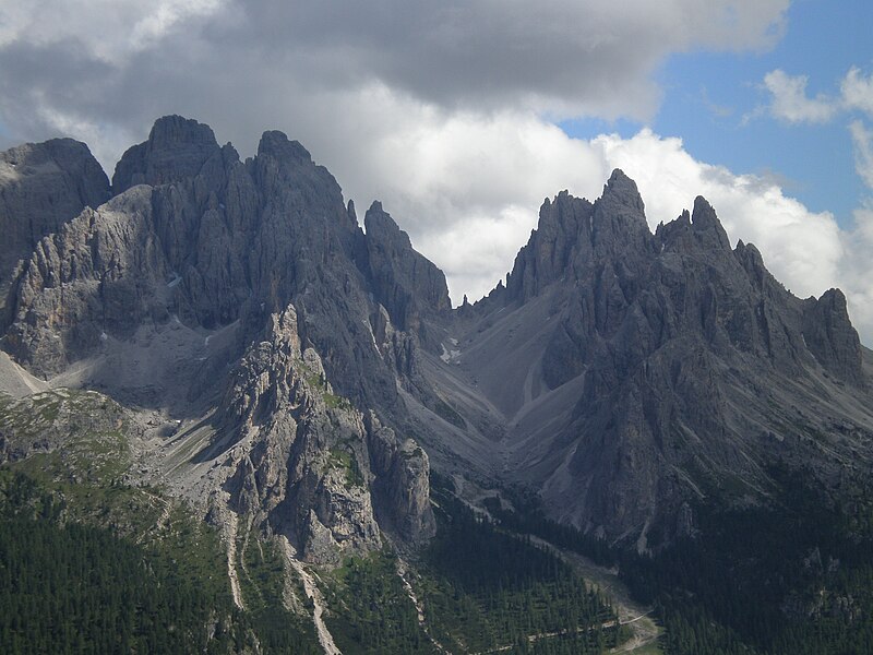 File:Forcella del Diavolo, Cadini di Misurina 2.jpg