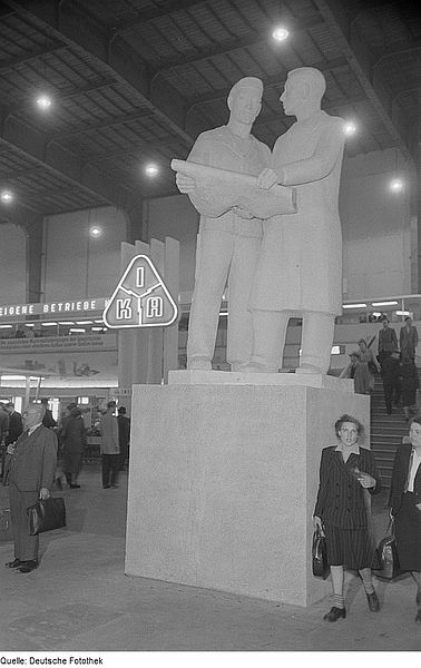 File:Fotothek df roe-neg 0006509 014 Monumentalplastik in der Halle der Deutschen Demokratischen Republik, Technische.jpg