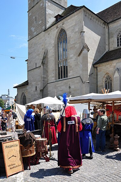 File:Fraumünster Mittelalter Spectaculum 2011-05-20 14-18-34 ShiftN2.jpg