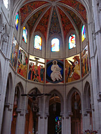 Frescos del ábside de la catedral, ejecutados por Kiko Argüello