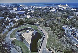 Nassau sett frå Fort Charlotte i 1984