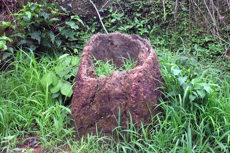 File:Furnace remains, Nok Village 2.jpg