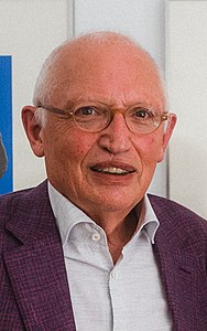 Günter Verheugen (2019) (cropped).jpg