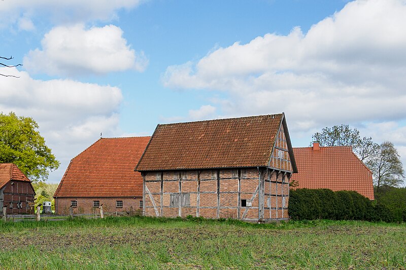 File:Garnholterdamm 1 in Westerstede.jpg