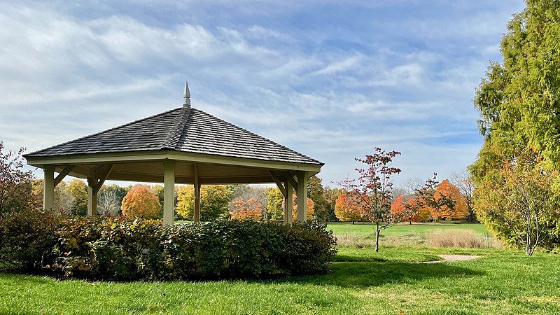 File:Gazebo and vista, Thompson Park, Lincroft, NJ.jpg