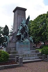 Monument aux morts de la place Saint-Pierre.