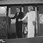 Grand Gala du Disque Populaire 1963 yn it Kurhaus te Skeveningen mei Godfried Bomans