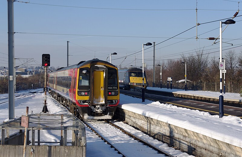 File:Grantham railway station MMB 28 158774.jpg