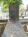 Миниатюра для Файл:GrobowiecKarolaHukana-CmentarzSalwatorski-POL, Kraków.jpg