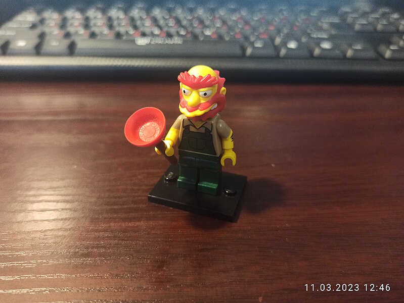 File:Groundskeeper Willie01.jpg