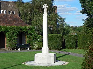<span class="mw-page-title-main">Hatfield War Memorial</span> War memorial in Hertfordshire, England