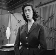 Black-and-white photograph of Jetty Paerl singing on a TV set in 1956.